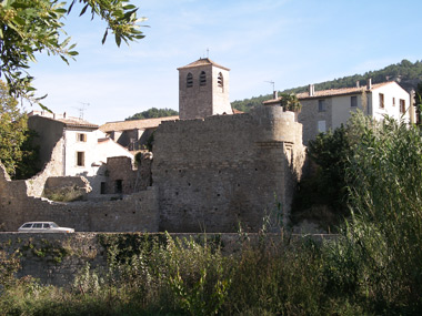 Vue de l'ensemble du village Lagrasse